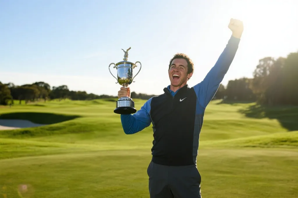 麦克罗伊庆祝胜利重返世界第一